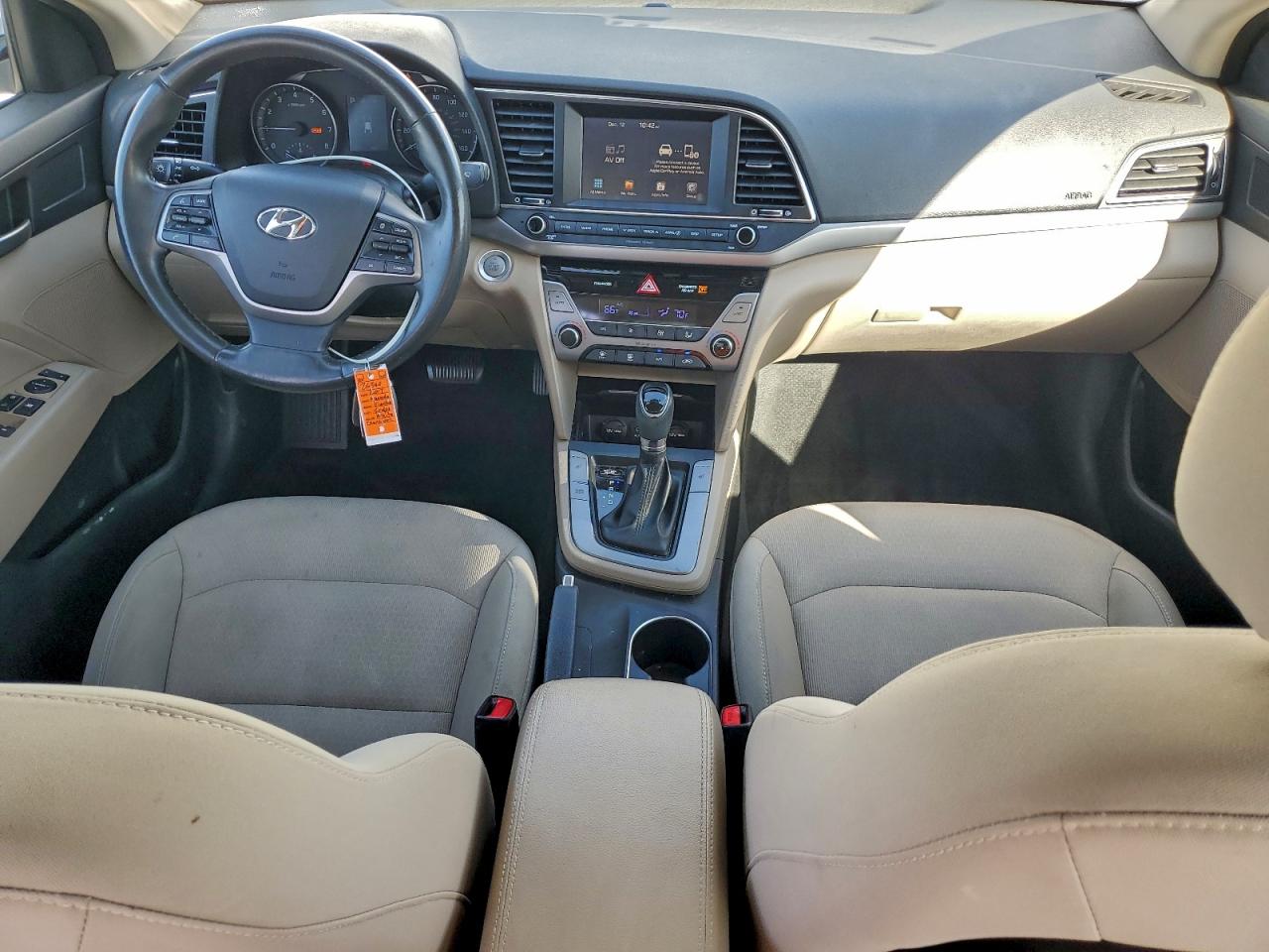 2017 HYUNDAI ELANTRA SE photo 8