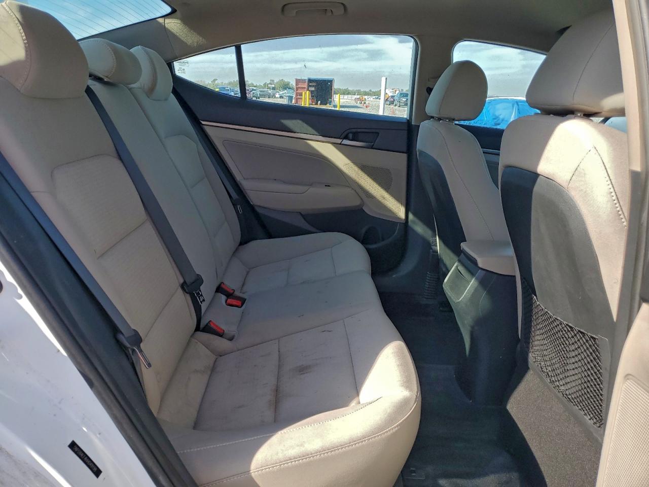2017 HYUNDAI ELANTRA SE photo 10