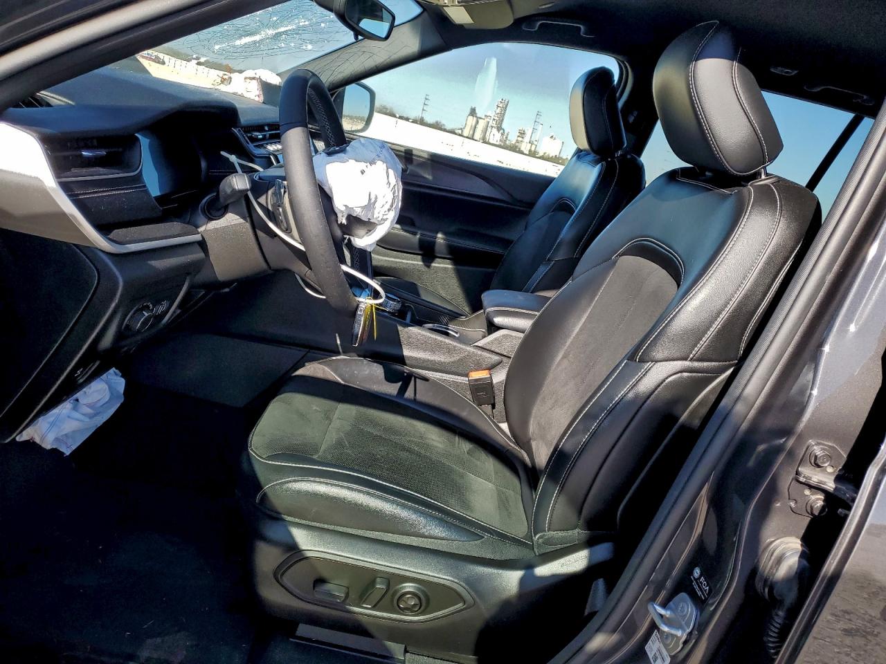 2024 JEEP GRAND CHEROKEE LAREDO photo 7