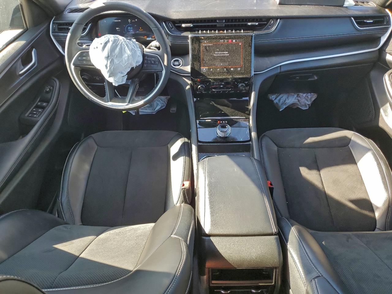 2024 JEEP GRAND CHEROKEE LAREDO photo 8