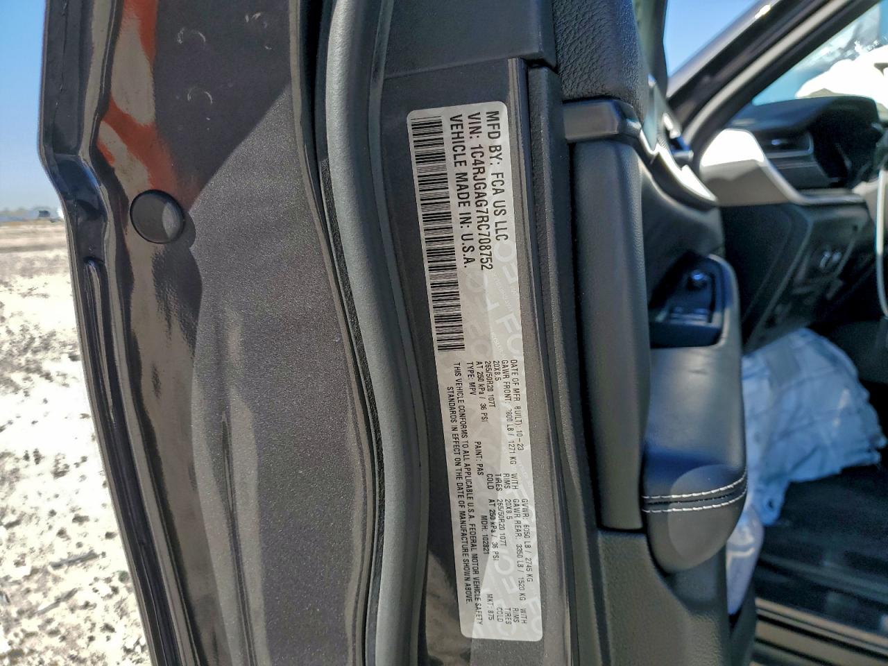 2024 JEEP GRAND CHEROKEE LAREDO photo 13