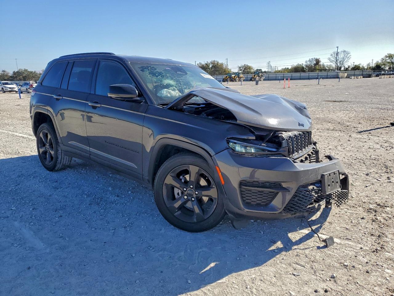 2024 JEEP GRAND CHEROKEE LAREDO photo 4