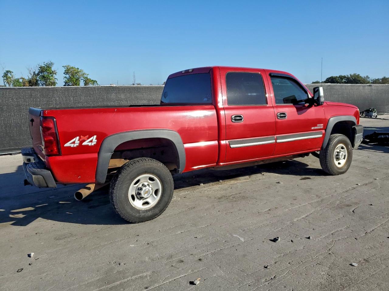 2004 CHEVROLET SILVERADO K2500 HEAVY DUTY photo 3