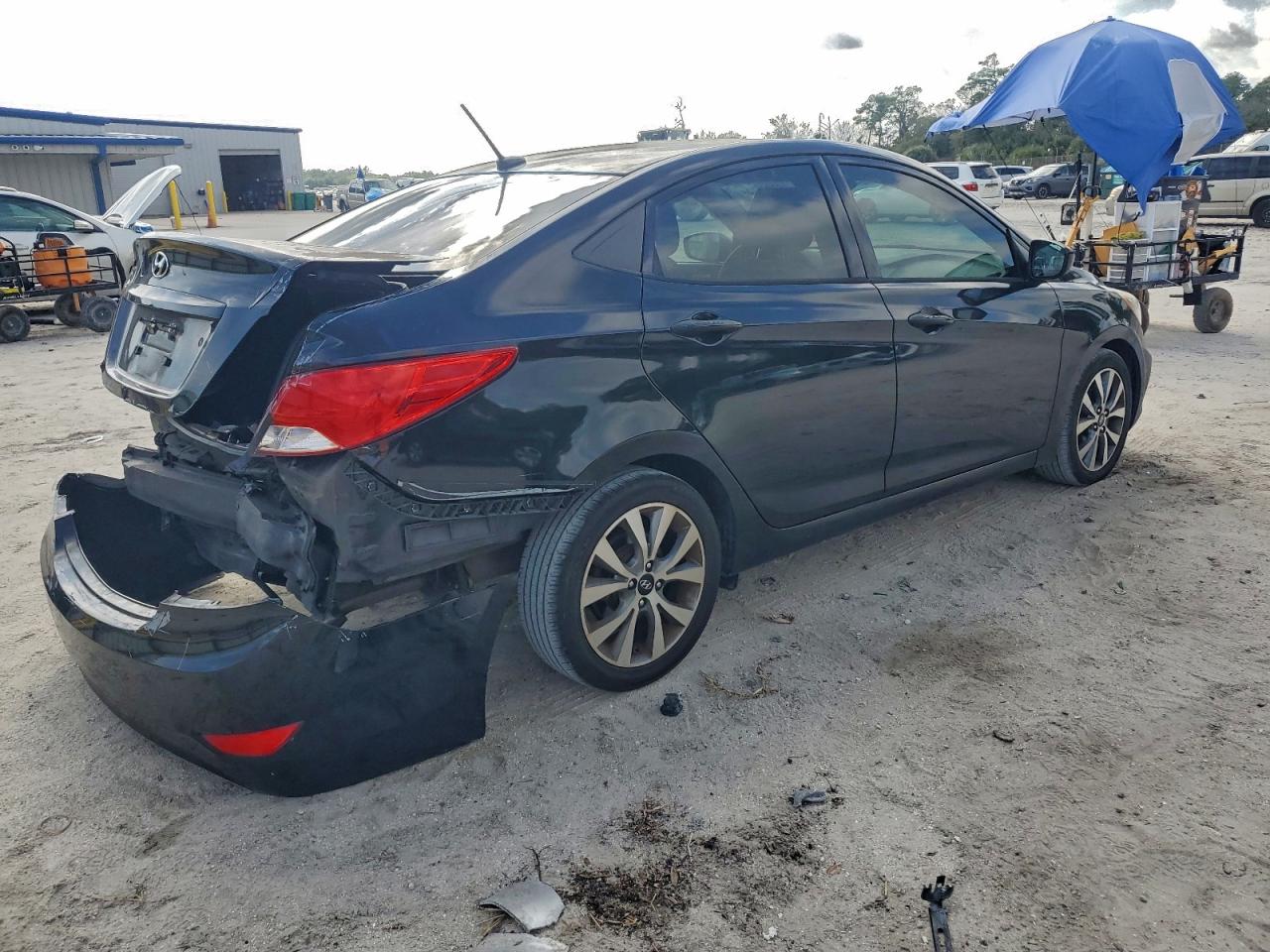2017 HYUNDAI ACCENT SE photo 3