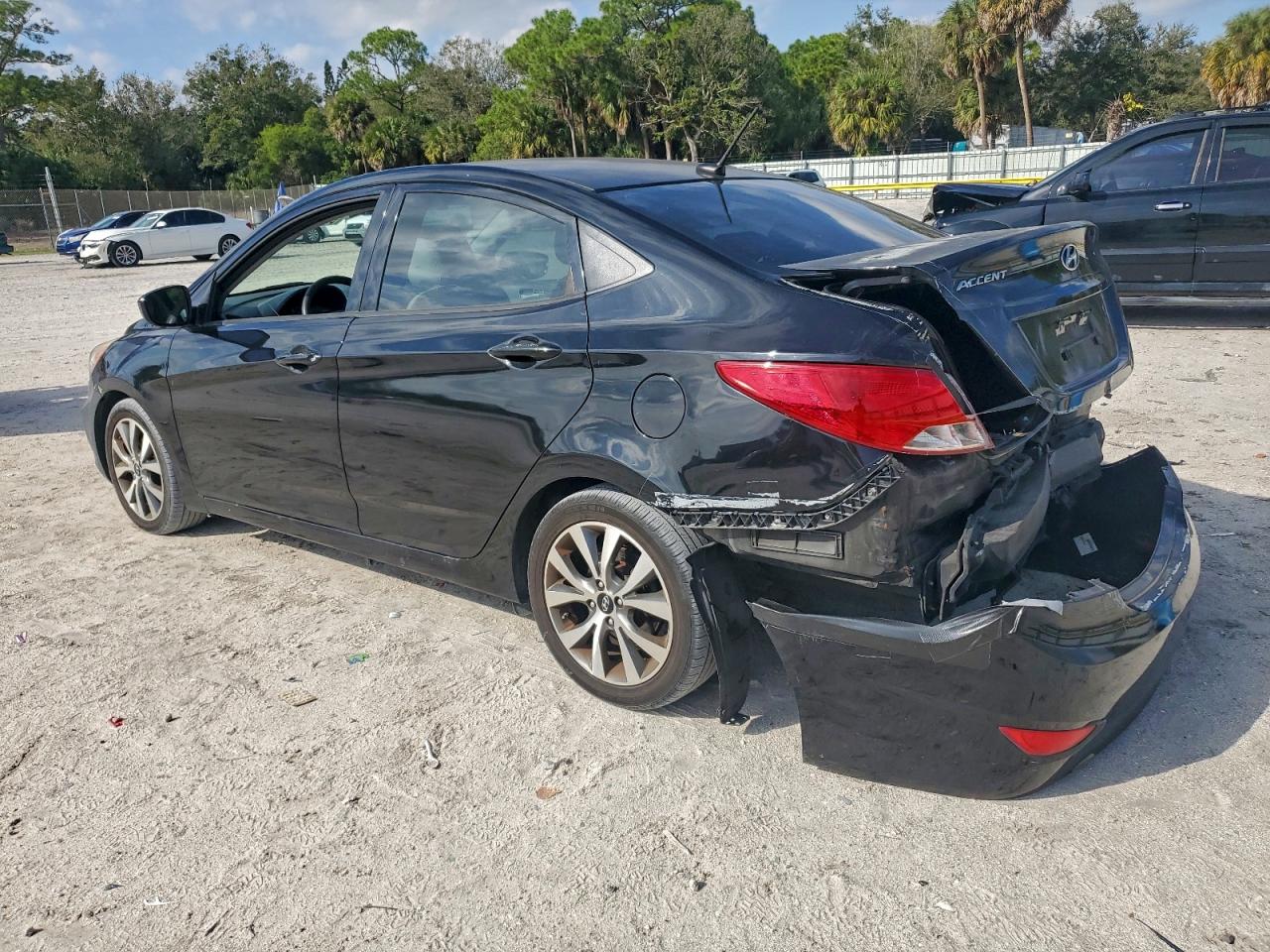 2017 HYUNDAI ACCENT SE photo 2