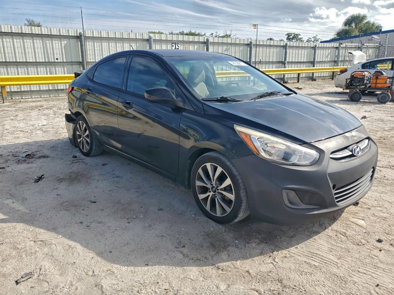 2017 HYUNDAI ACCENT SE photo 4