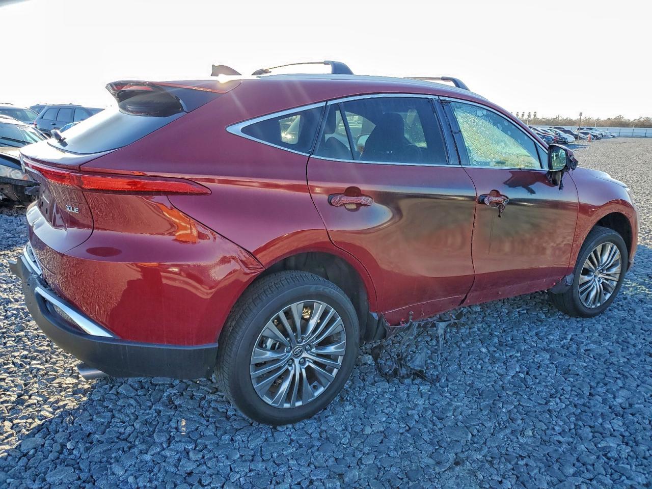 2024 TOYOTA VENZA LE photo 3