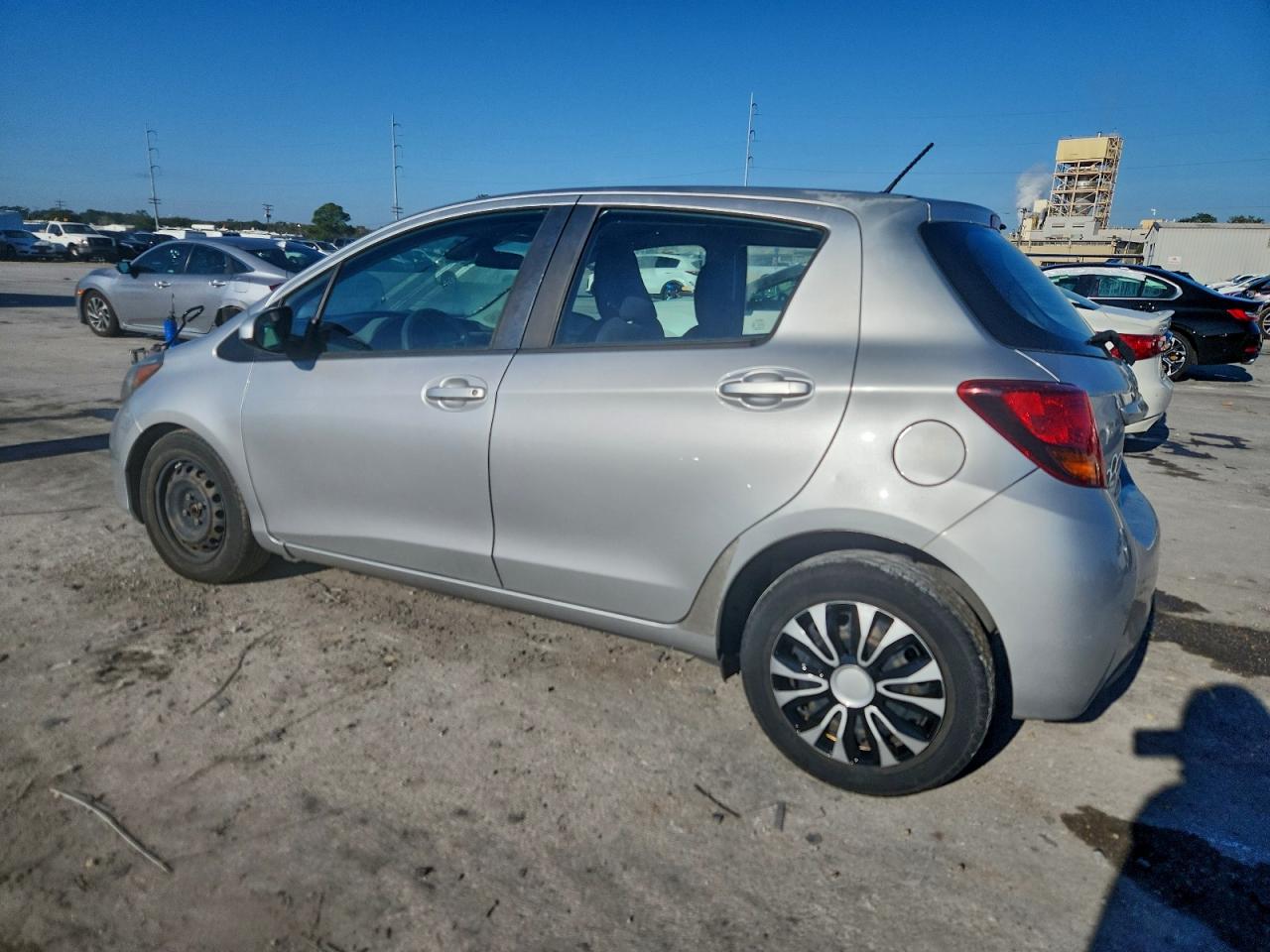2017 TOYOTA YARIS L photo 3