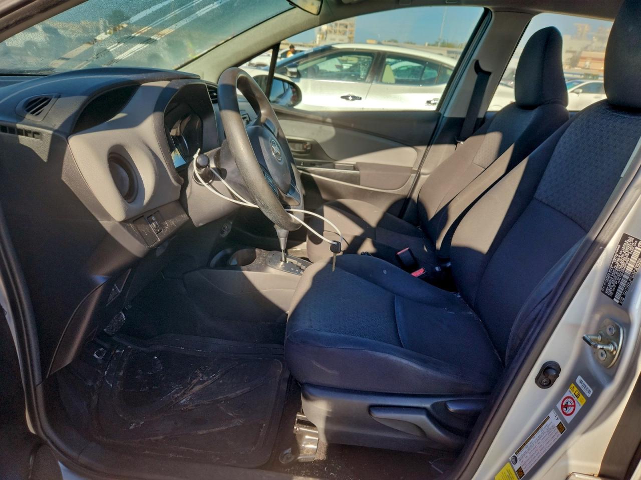 2017 TOYOTA YARIS L photo 13
