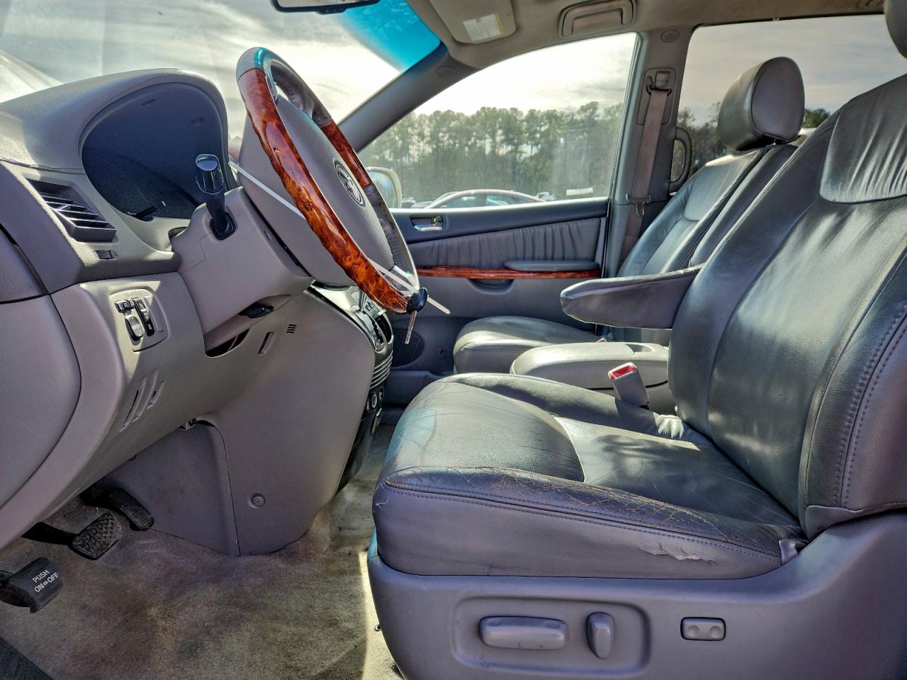 2008 TOYOTA SIENNA XLE photo 7
