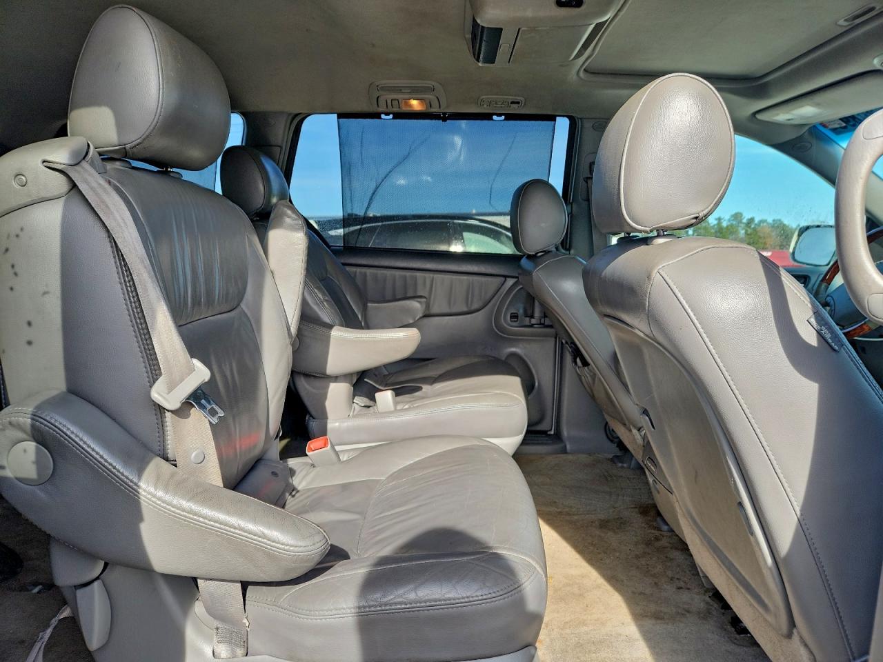 2008 TOYOTA SIENNA XLE photo 11