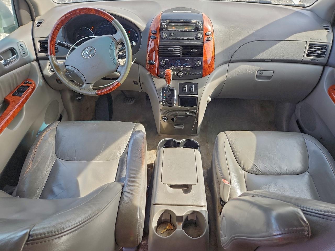 2008 TOYOTA SIENNA XLE photo 8