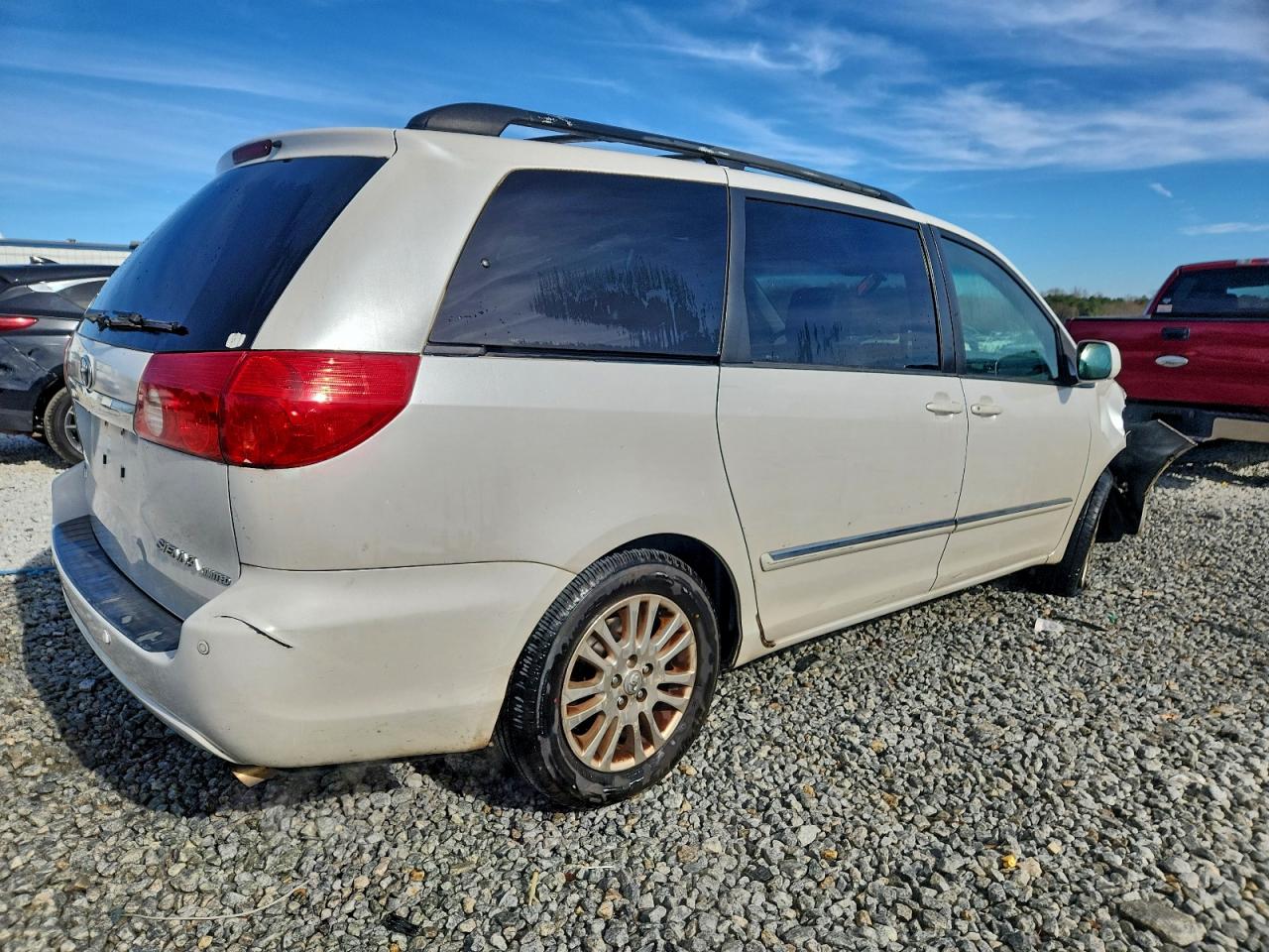 2008 TOYOTA SIENNA XLE photo 3
