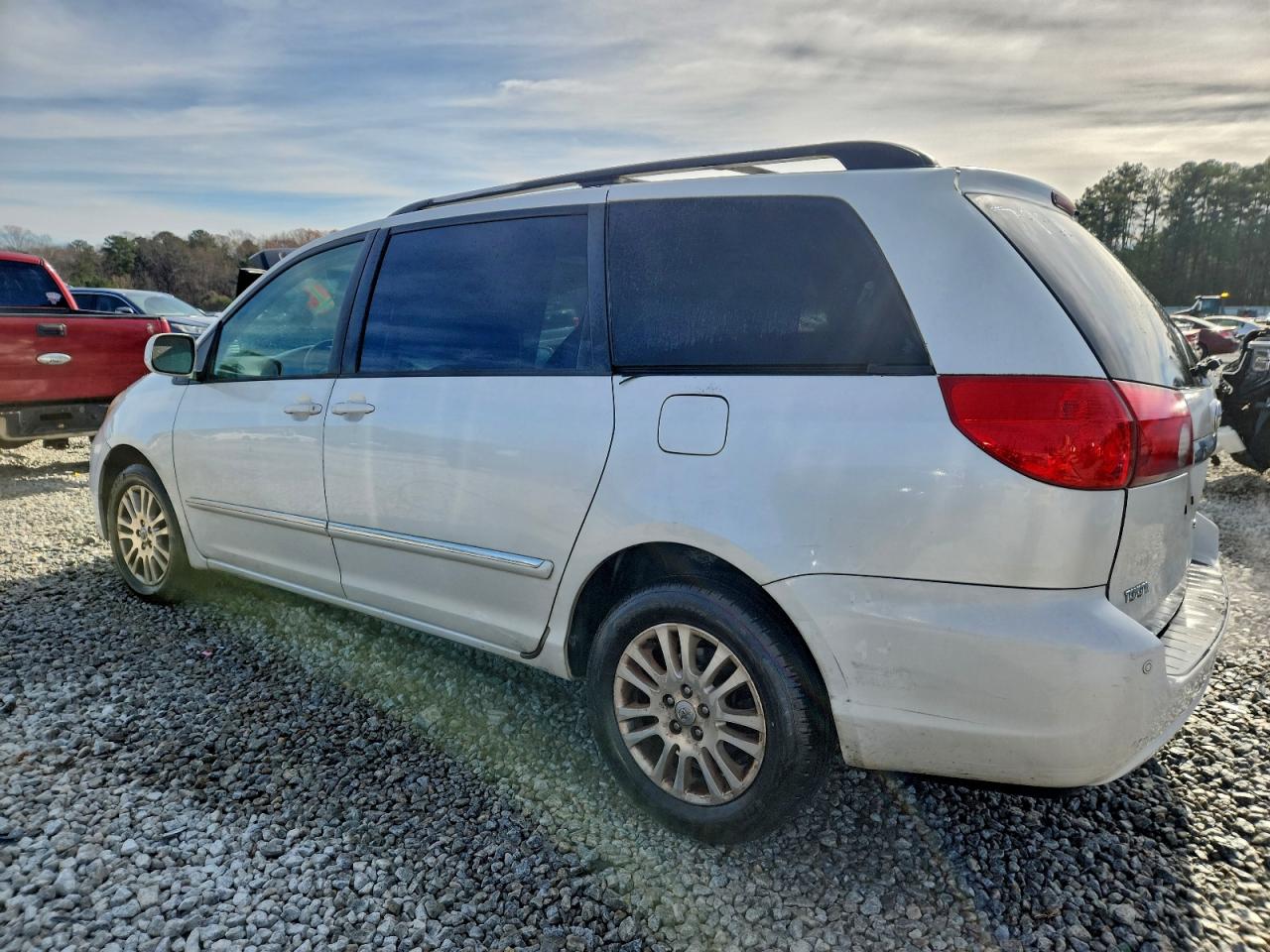 2008 TOYOTA SIENNA XLE photo 2