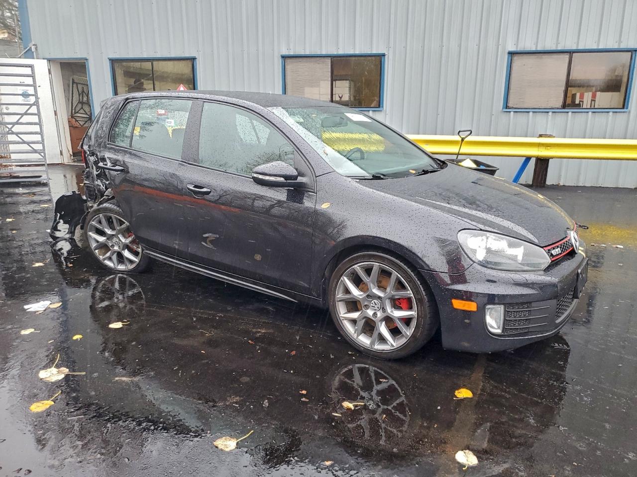 2013 VOLKSWAGEN GTI photo 4