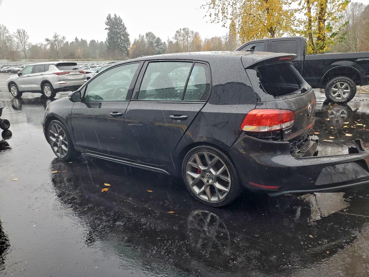 2013 VOLKSWAGEN GTI photo 2