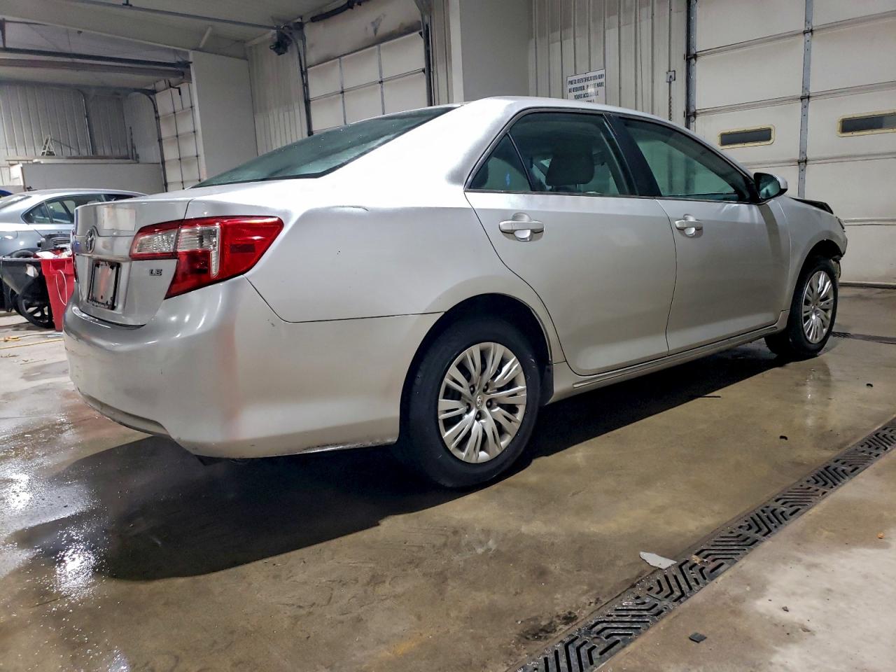 2013 TOYOTA CAMRY L photo 5