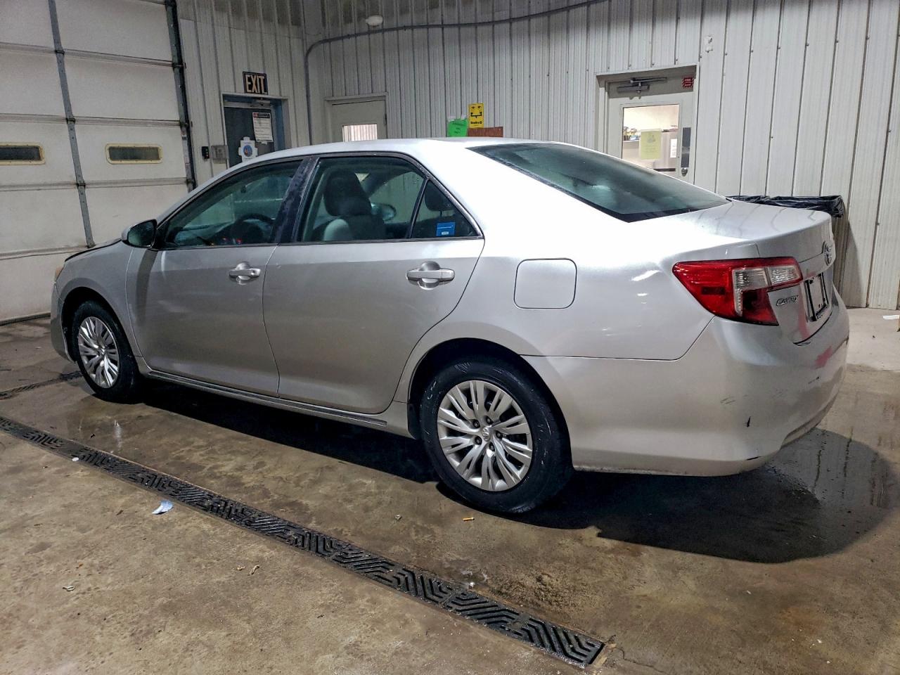 2013 TOYOTA CAMRY L photo 3