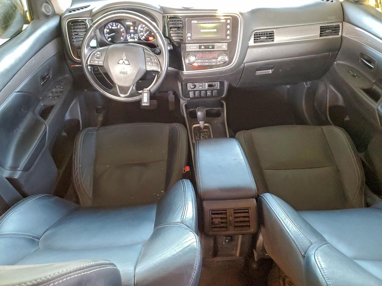 2019 MITSUBISHI OUTLANDER SE photo 8