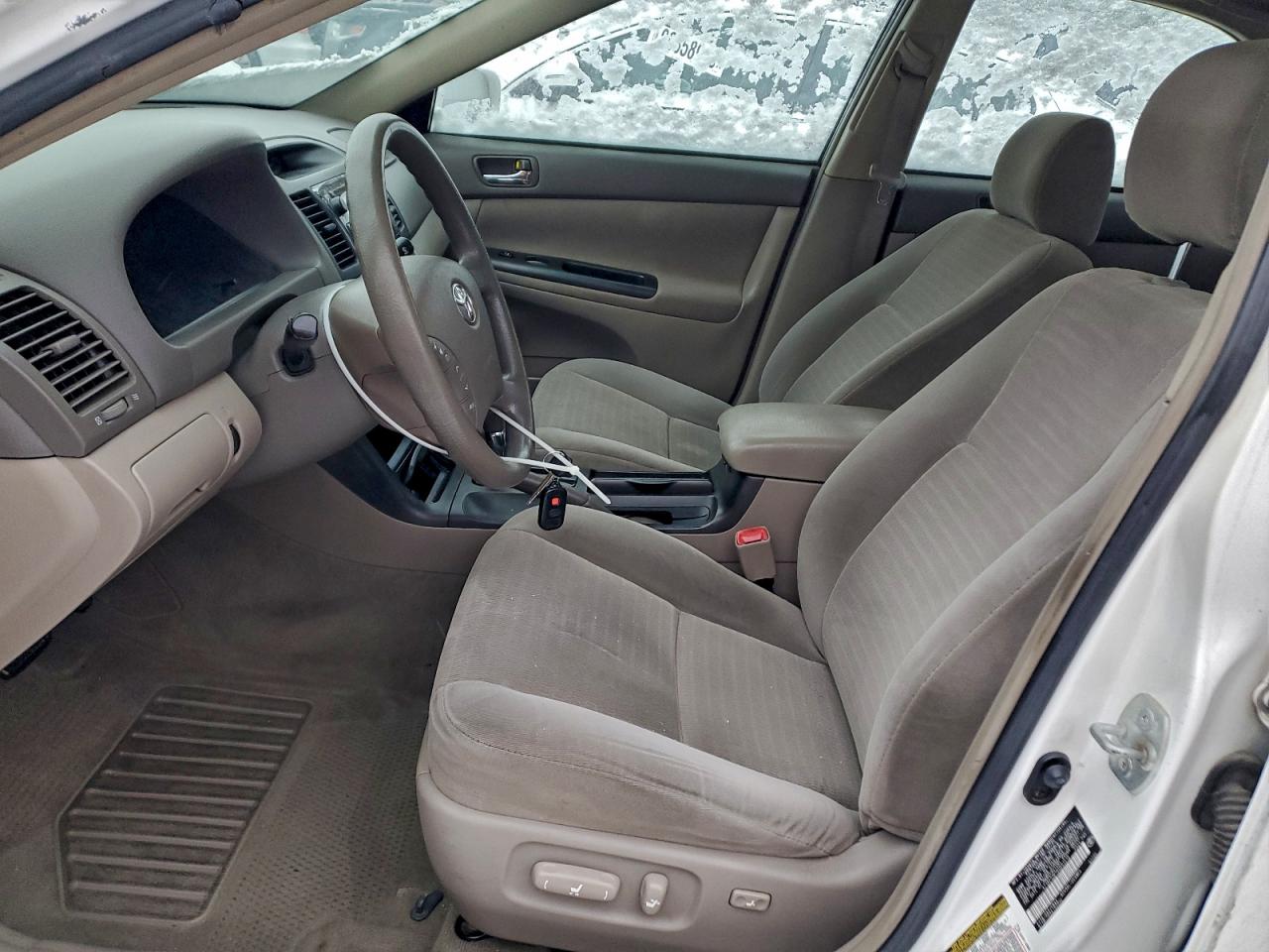 2006 TOYOTA CAMRY LE photo 7
