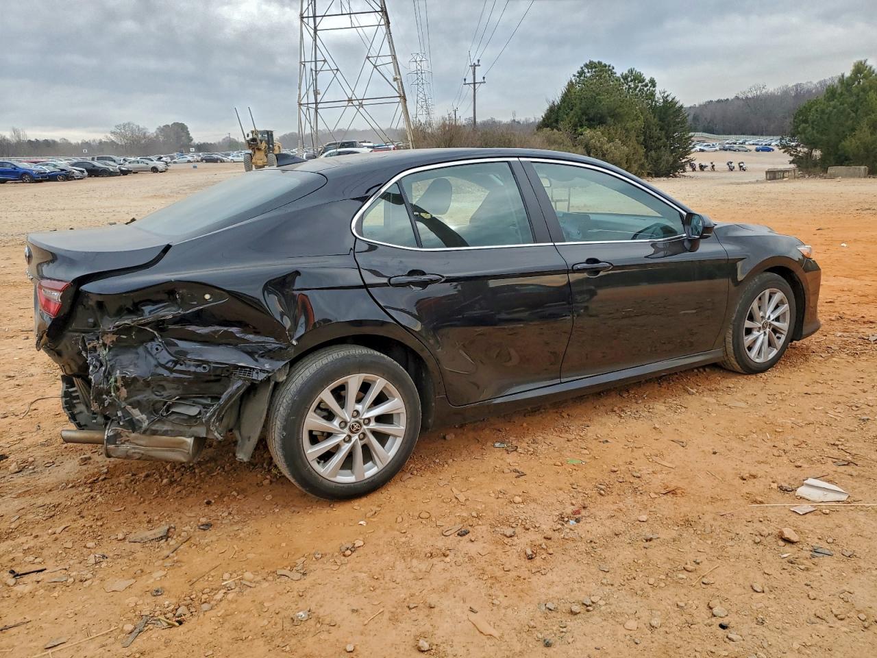 2022 TOYOTA CAMRY LE photo 3