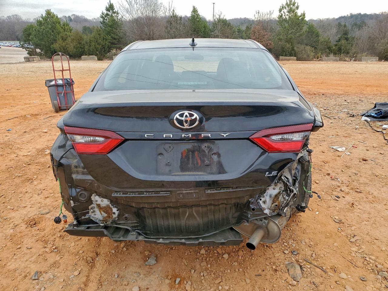 2022 TOYOTA CAMRY LE photo 6