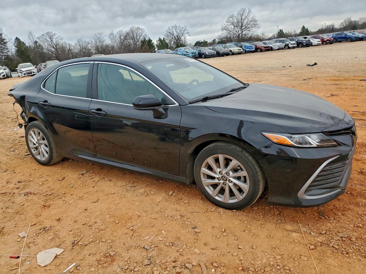 2022 TOYOTA CAMRY LE photo 4