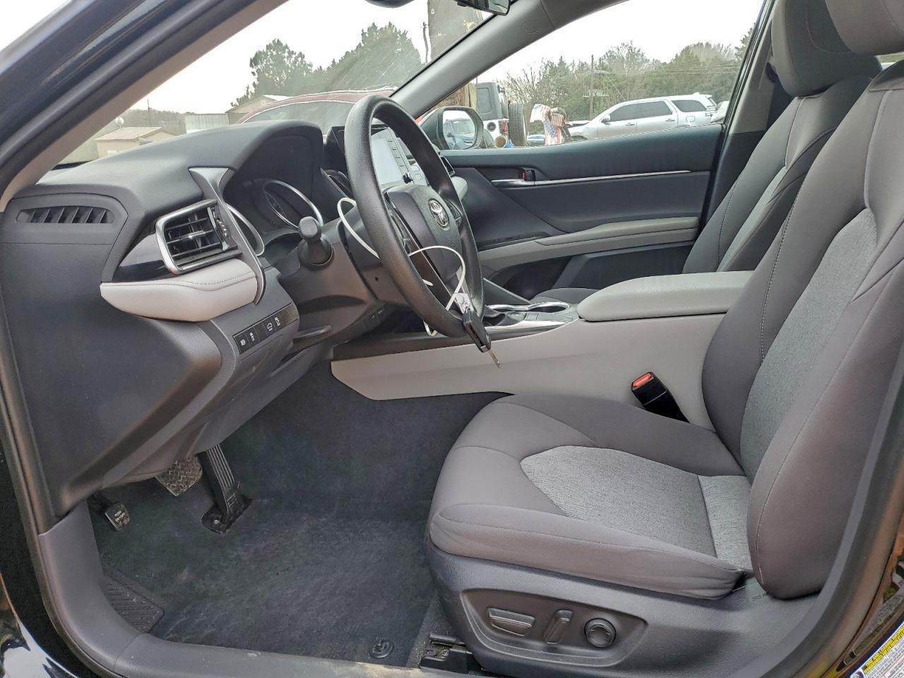 2022 TOYOTA CAMRY LE photo 7