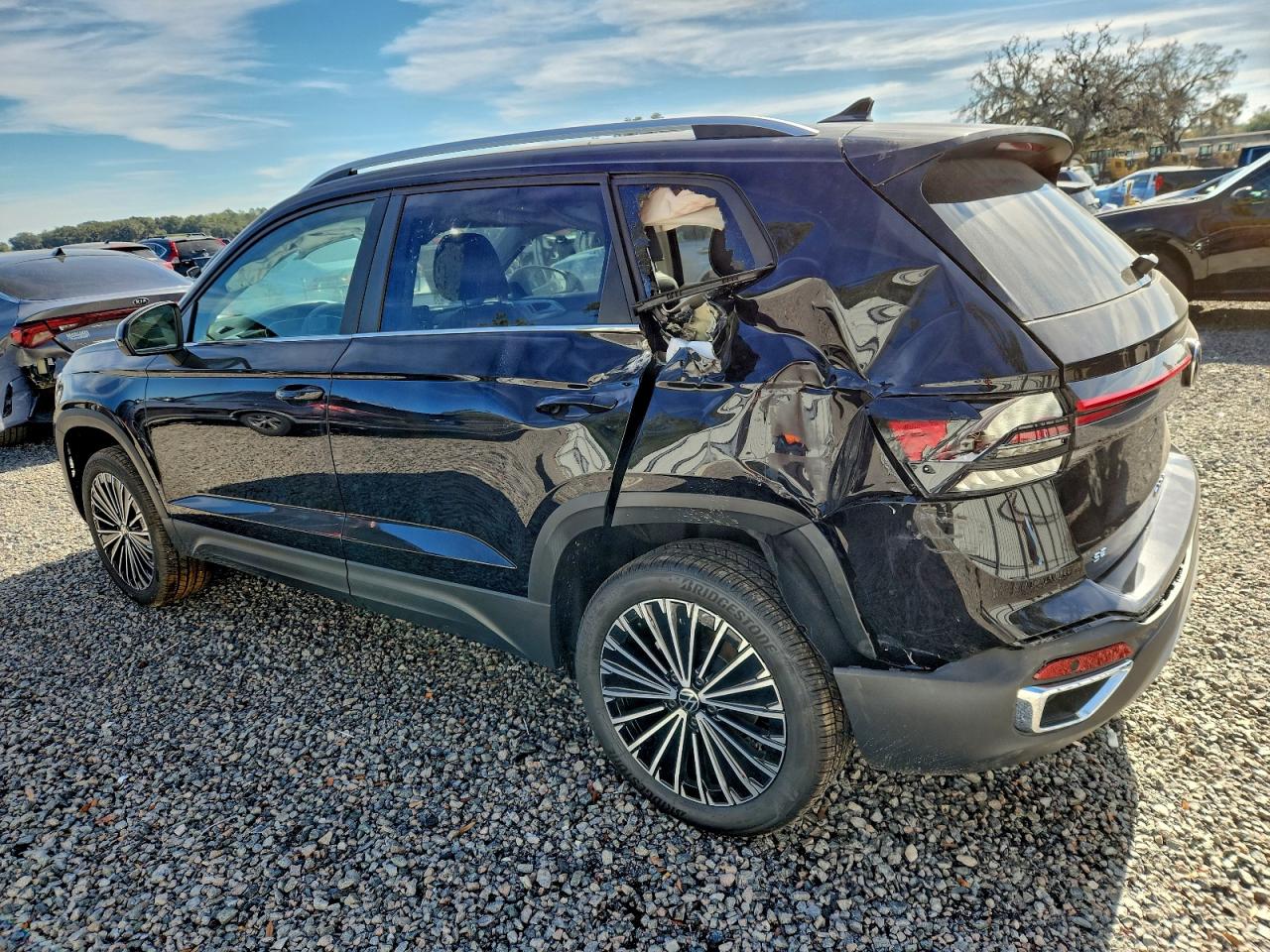 2026 VOLKSWAGEN TAOS SE photo 2