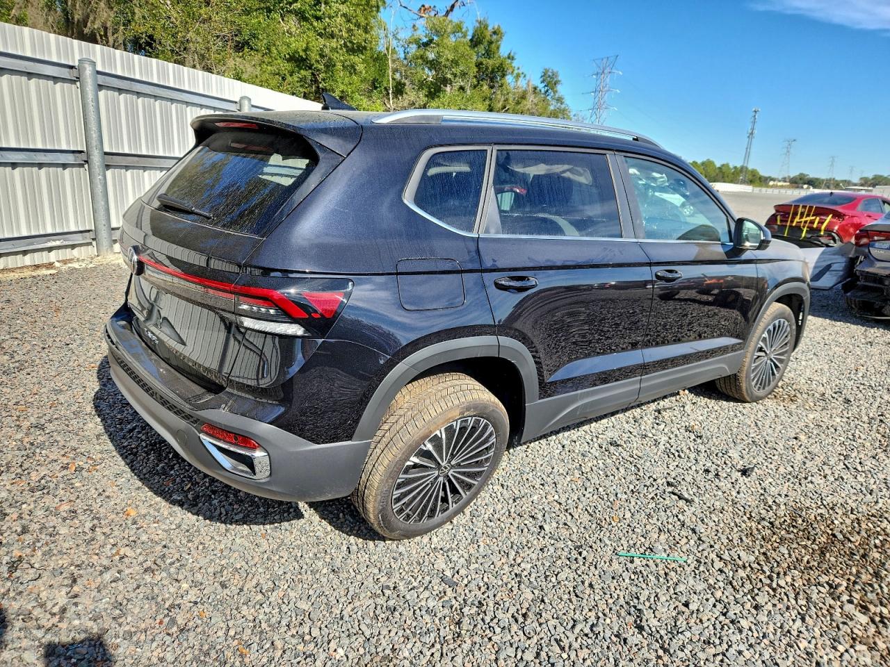 2026 VOLKSWAGEN TAOS SE photo 3