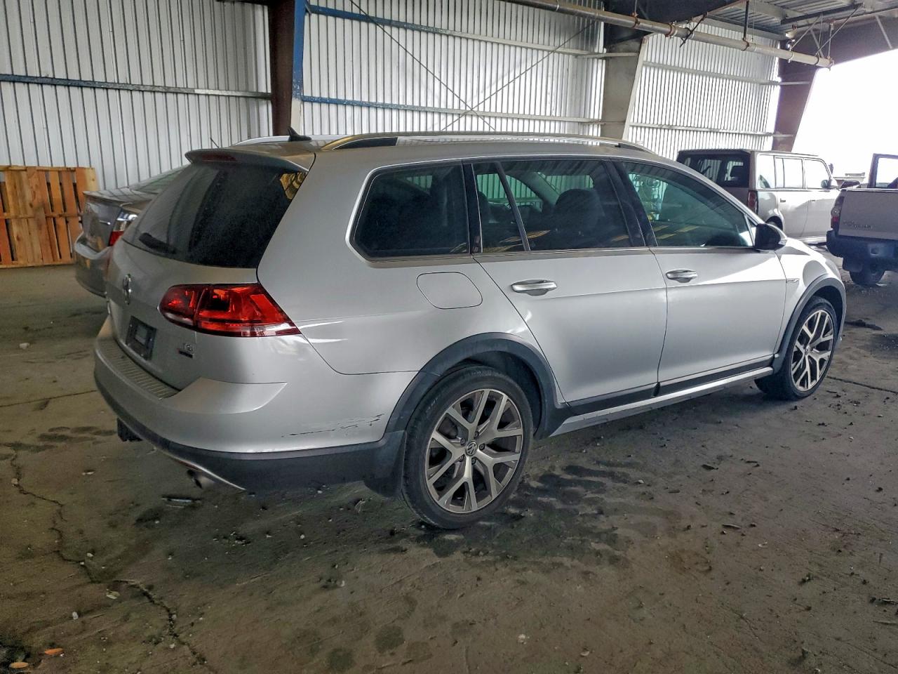 2017 VOLKSWAGEN GOLF ALLTRACK S photo 3