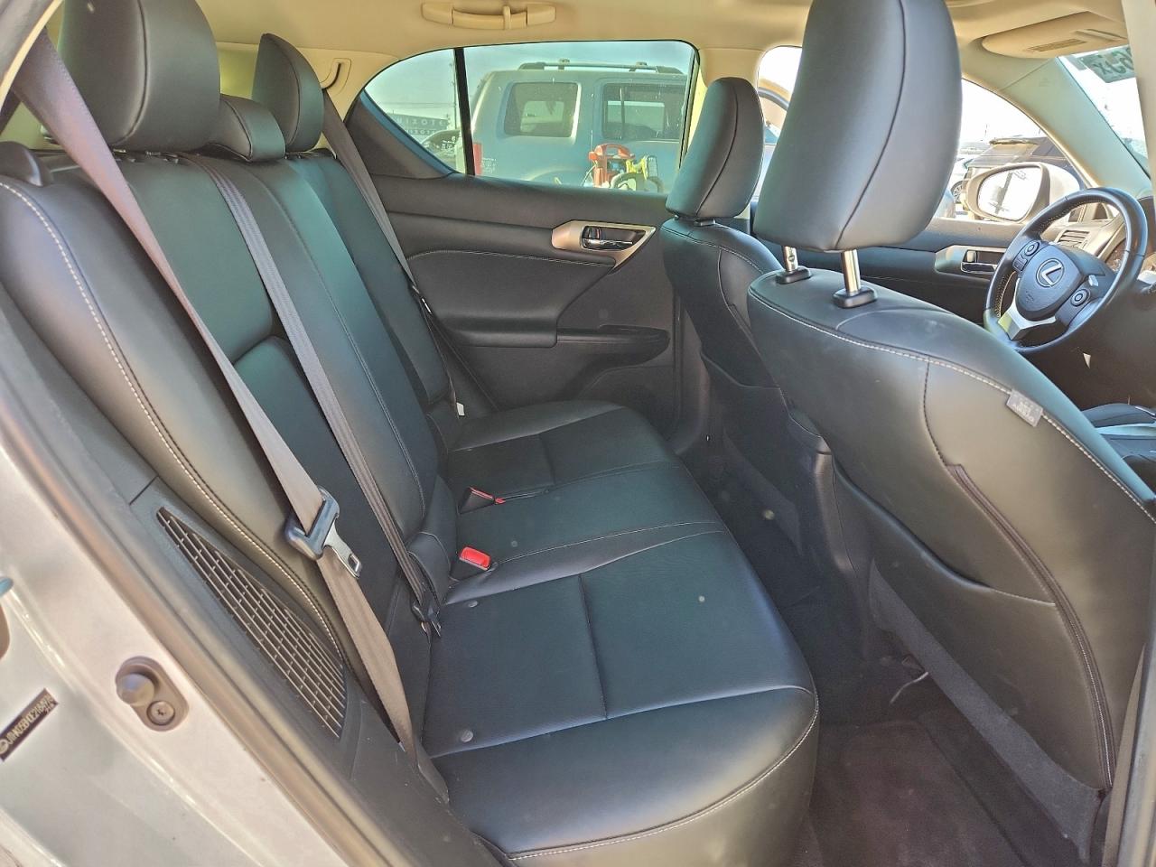 2014 LEXUS CT 200 photo 28