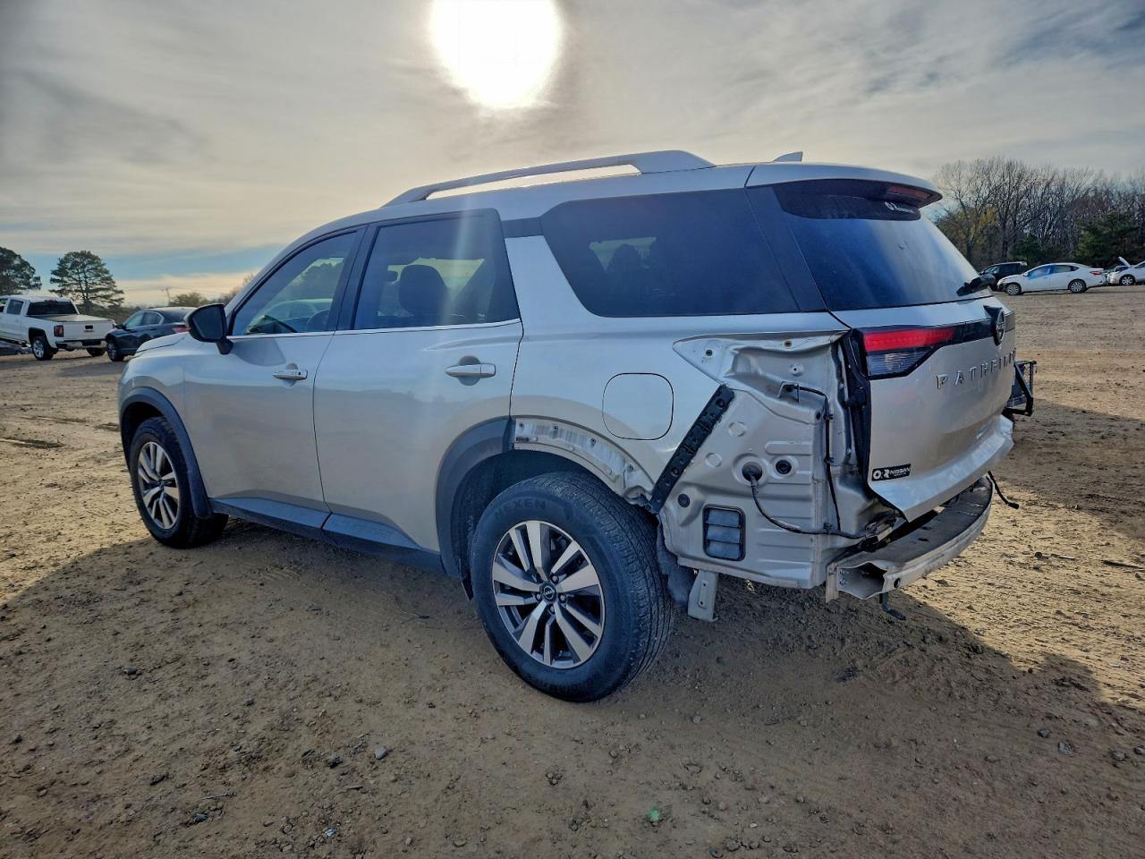 2023 NISSAN PATHFINDER SL photo 3