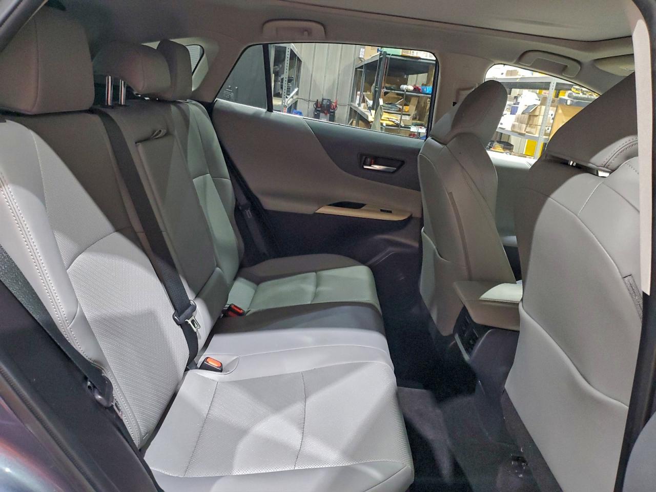 2021 TOYOTA VENZA LE photo 11
