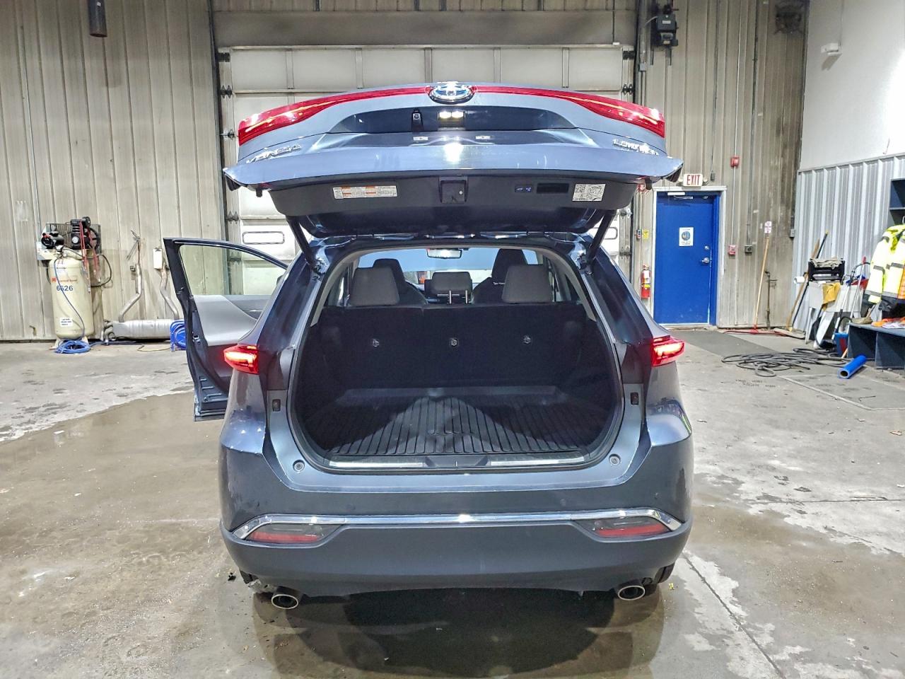 2021 TOYOTA VENZA LE photo 6