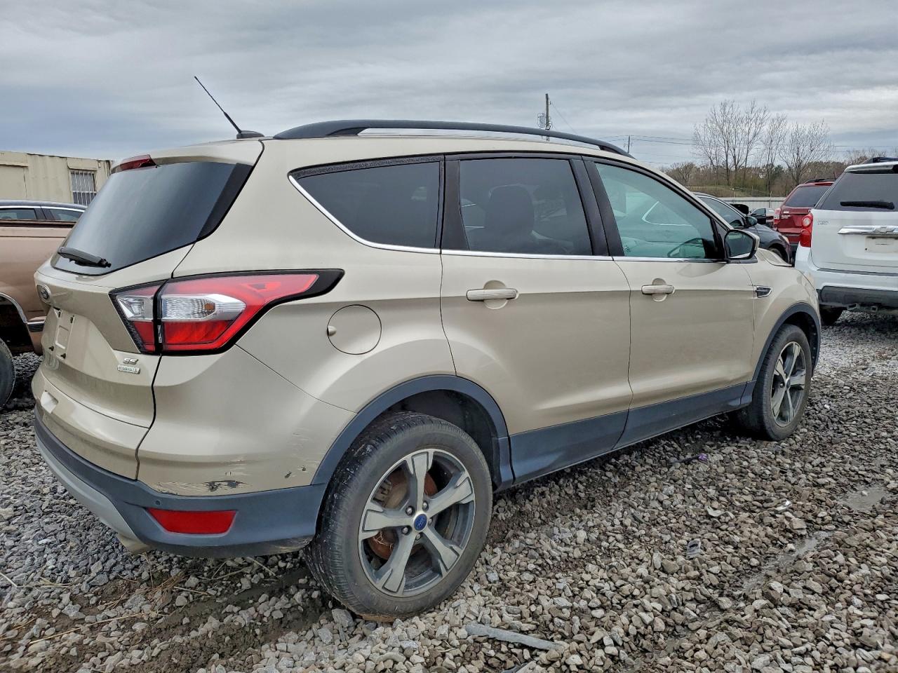 2017 FORD ESCAPE SE photo 3