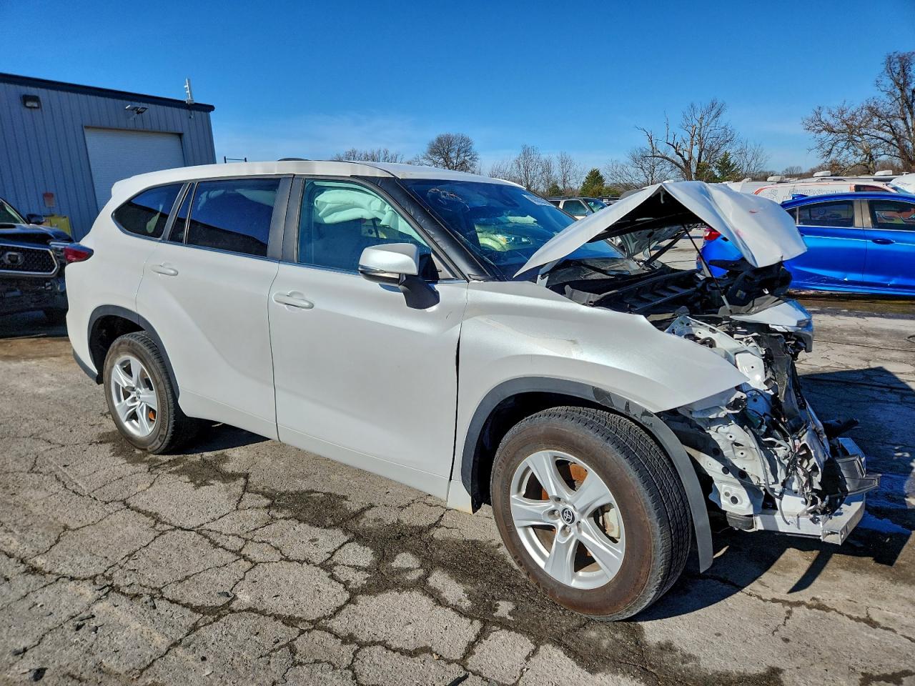 2023 TOYOTA HIGHLANDER LE photo 4