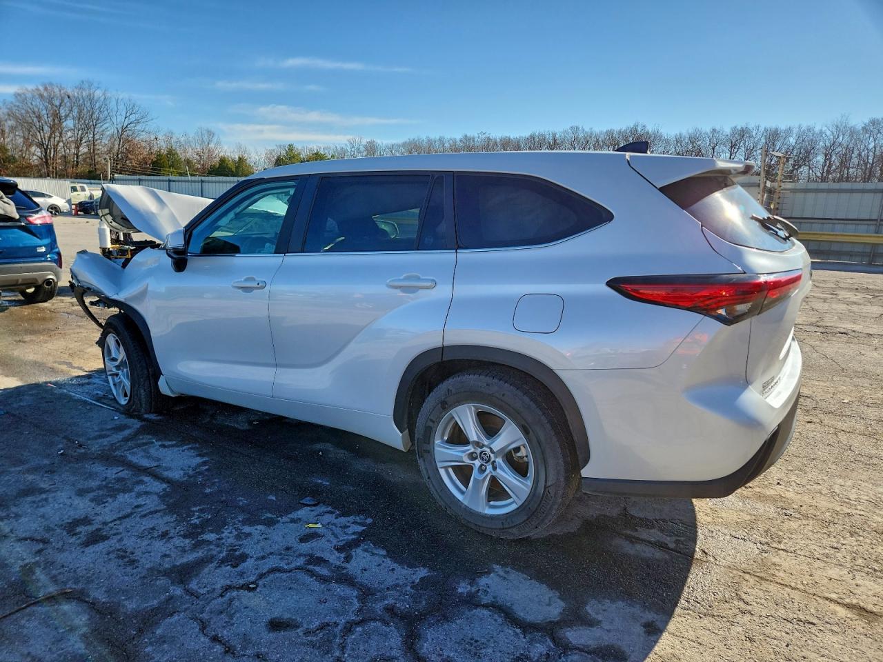 2023 TOYOTA HIGHLANDER LE photo 2