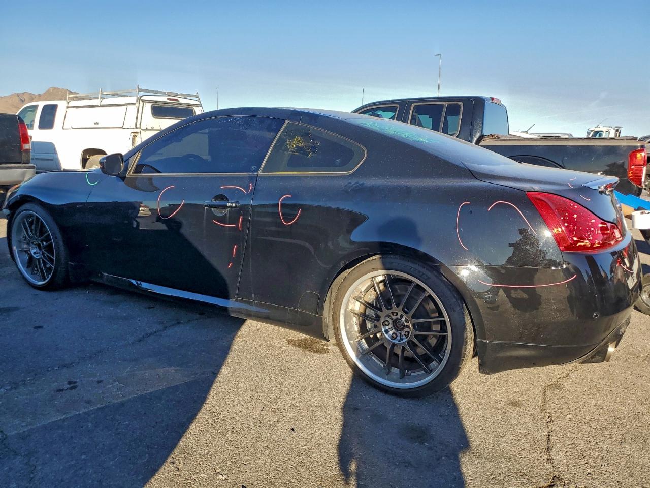 2013 INFINITI G37 photo 2