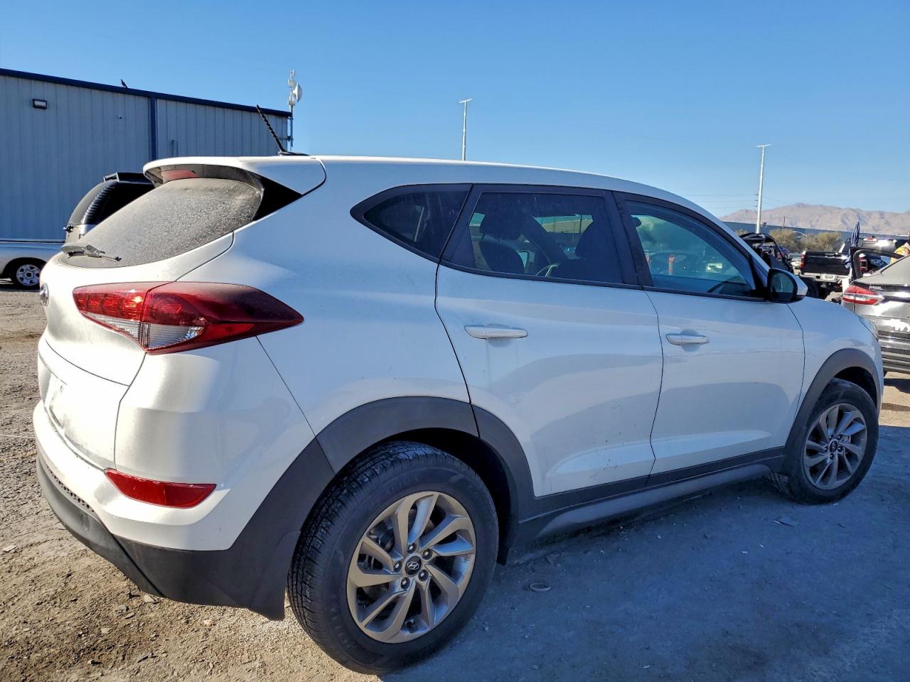 2017 HYUNDAI TUCSON SE photo 3