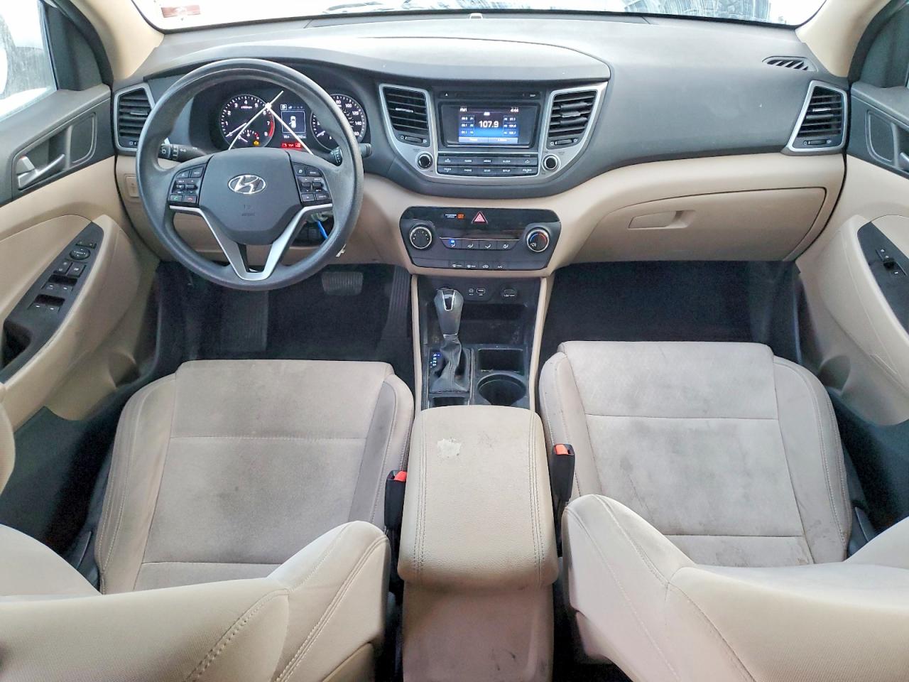 2017 HYUNDAI TUCSON SE photo 8