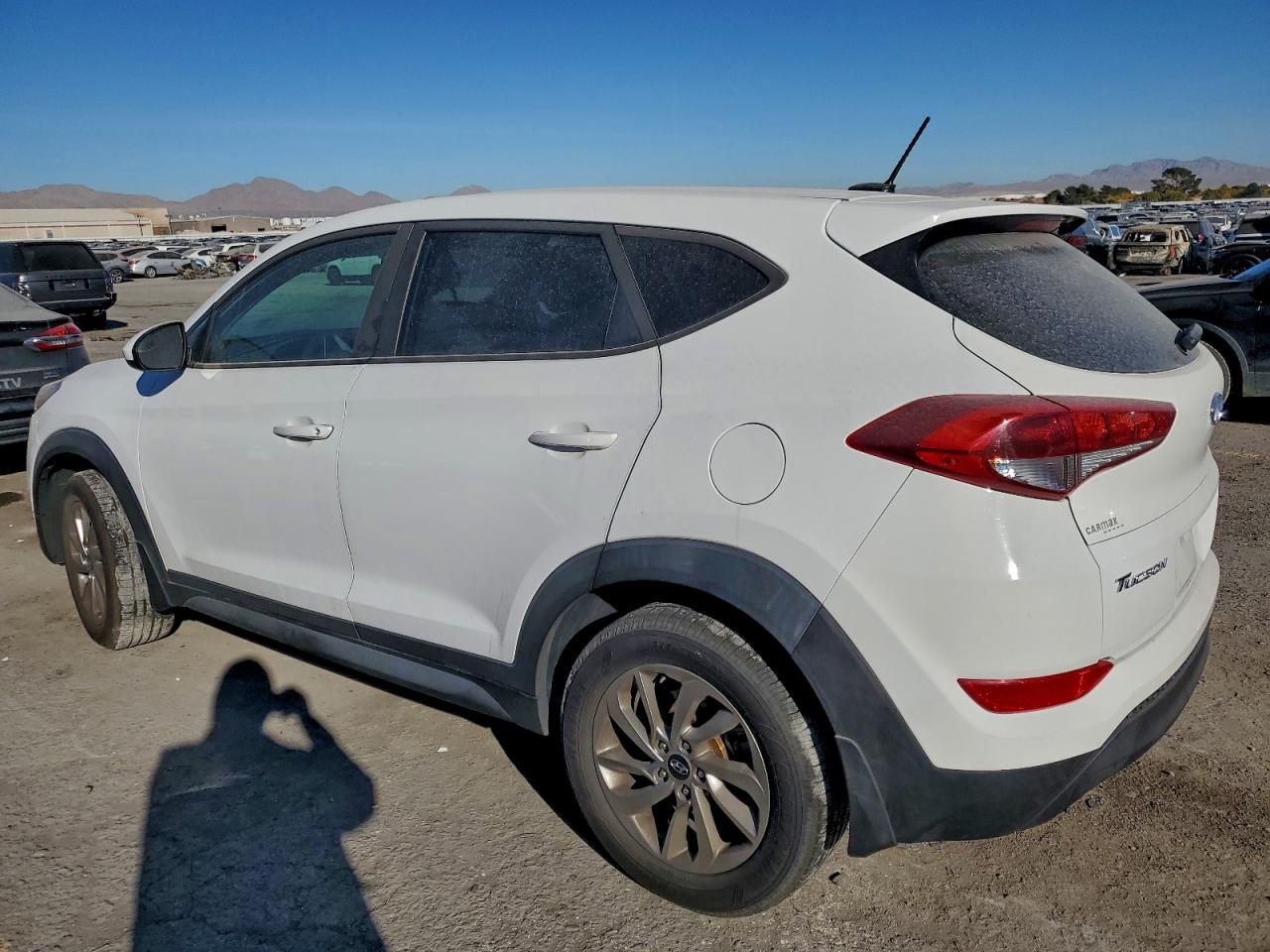 2017 HYUNDAI TUCSON SE photo 2