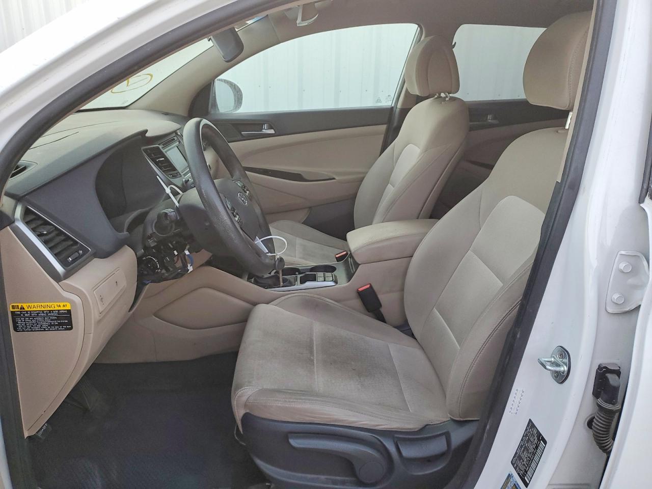 2017 HYUNDAI TUCSON SE photo 7
