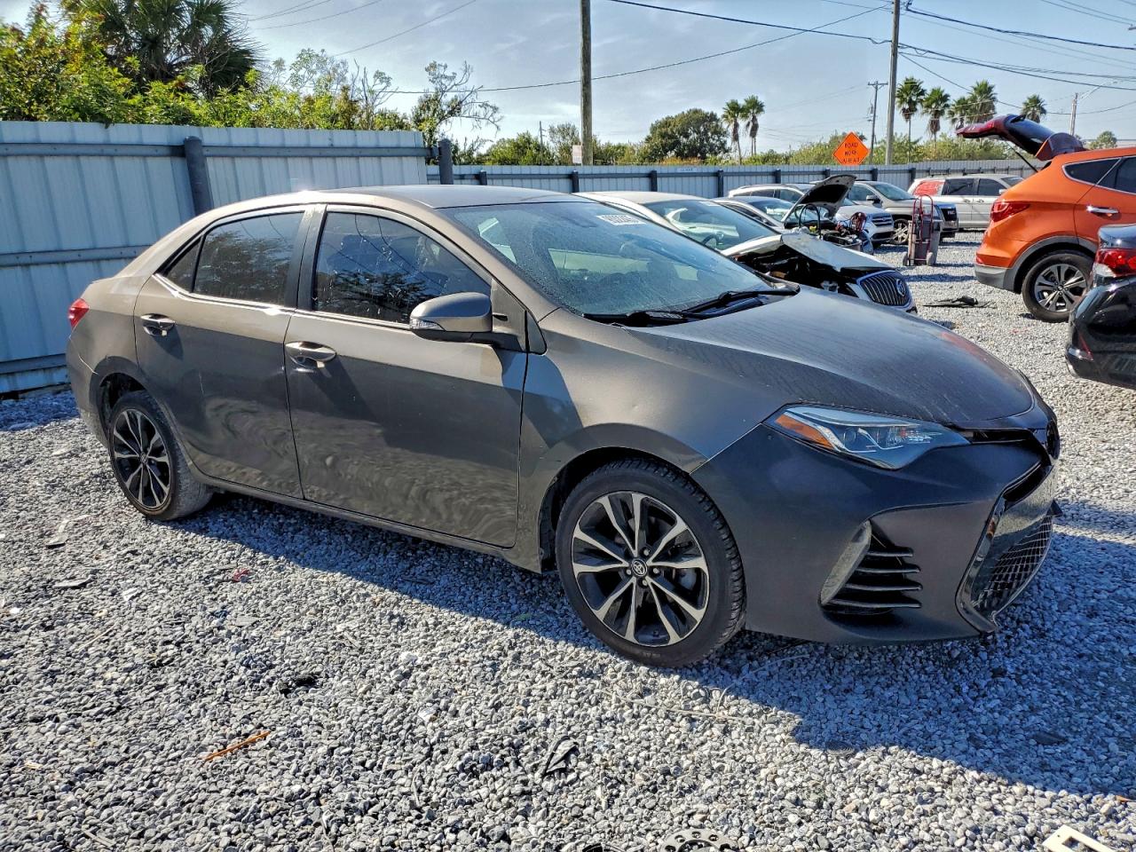 2017 TOYOTA COROLLA L photo 4