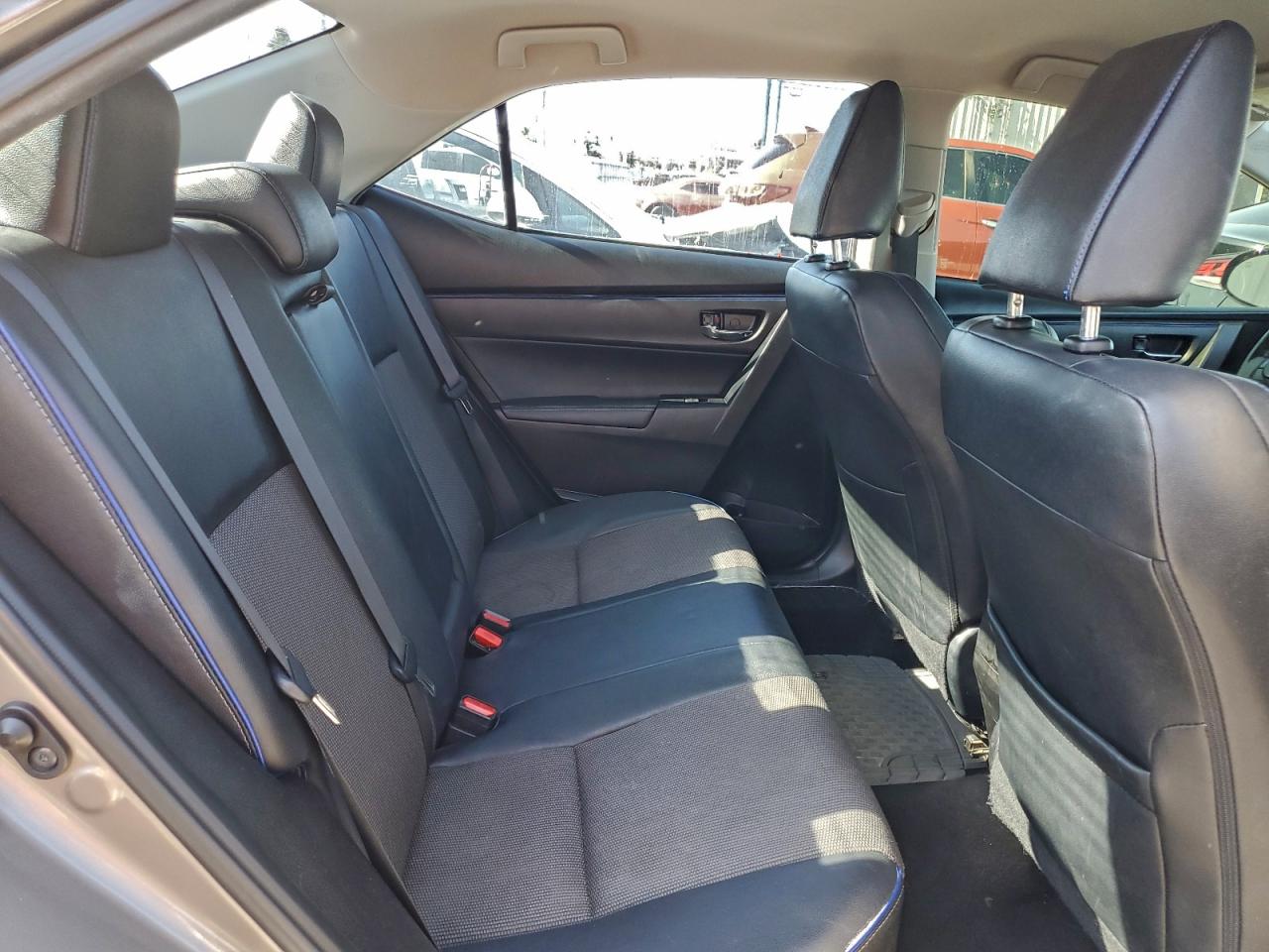 2017 TOYOTA COROLLA L photo 10