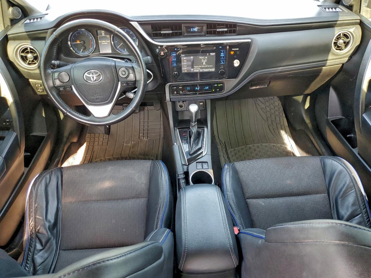 2017 TOYOTA COROLLA L photo 8