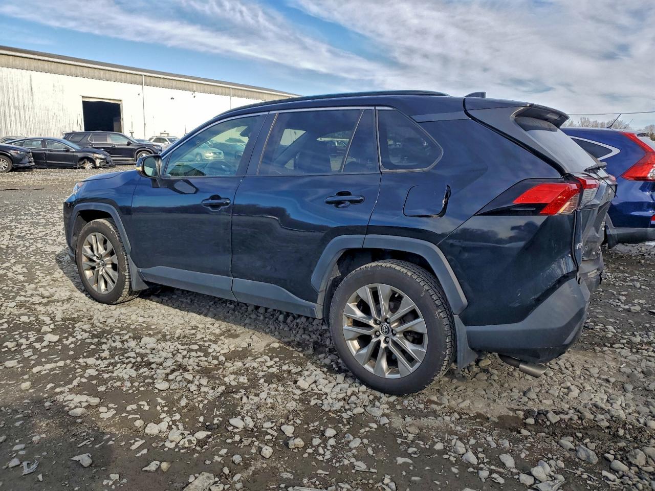2019 TOYOTA RAV4 XLE PREMIUM photo 2