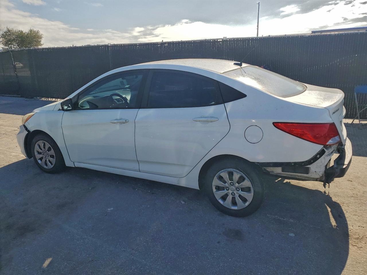 2016 HYUNDAI ACCENT SE photo 2