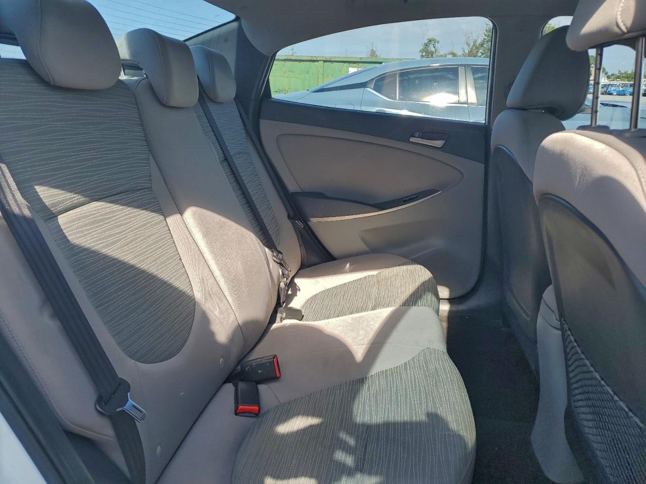 2016 HYUNDAI ACCENT SE photo 10