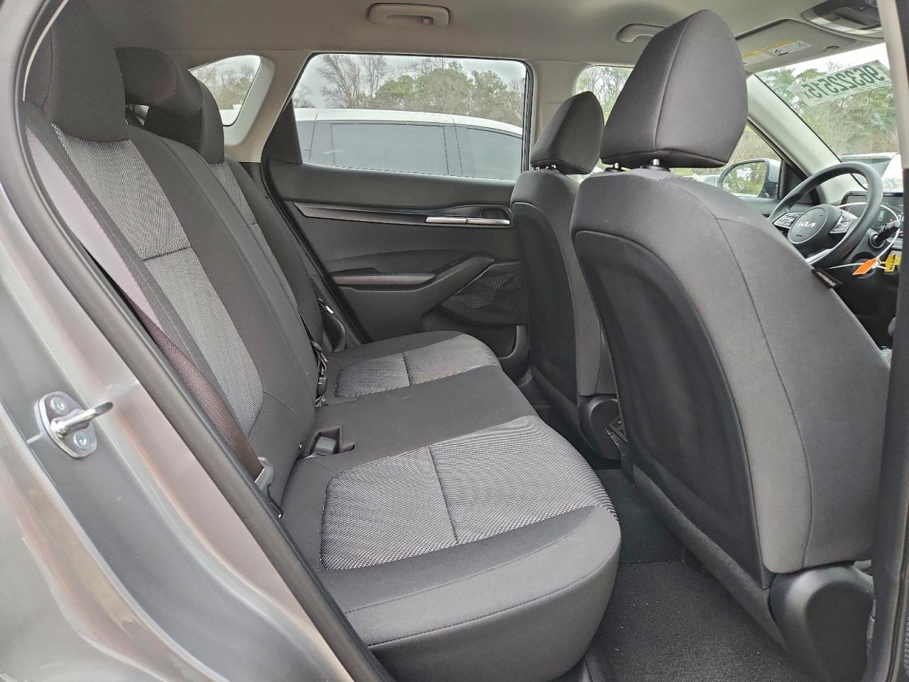 2025 KIA SELTOS LX photo 11